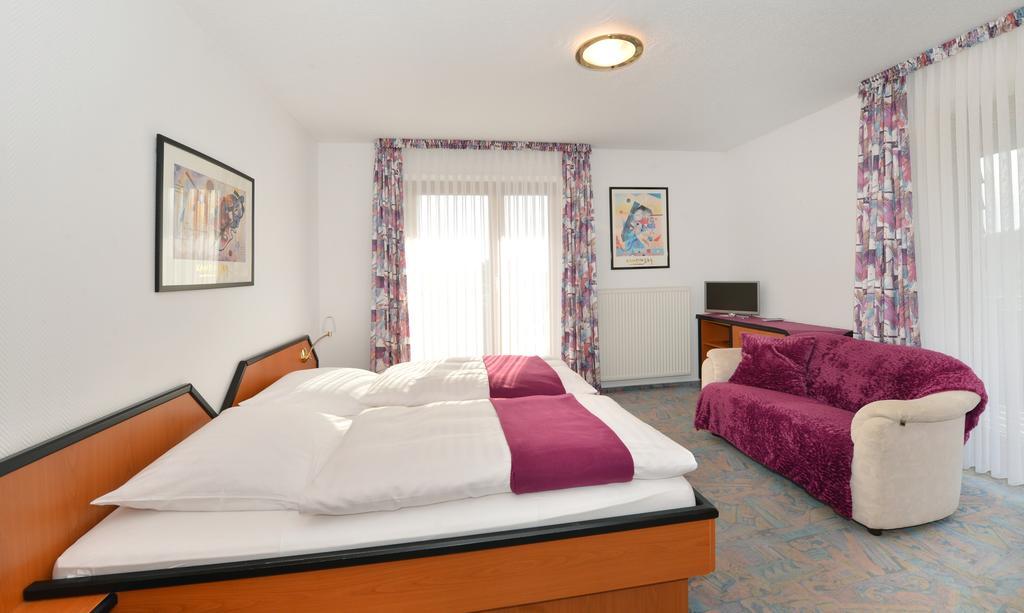 Rhoen-Hotel Sonnenhof - Restaurant & Cafe Poppenhausen Εξωτερικό φωτογραφία