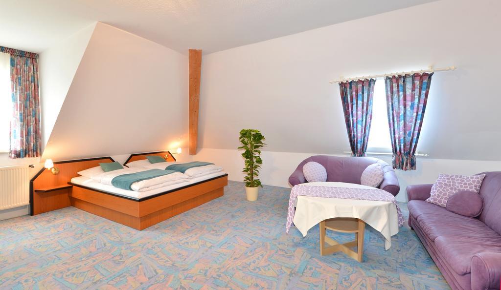 Rhoen-Hotel Sonnenhof - Restaurant & Cafe Poppenhausen Δωμάτιο φωτογραφία
