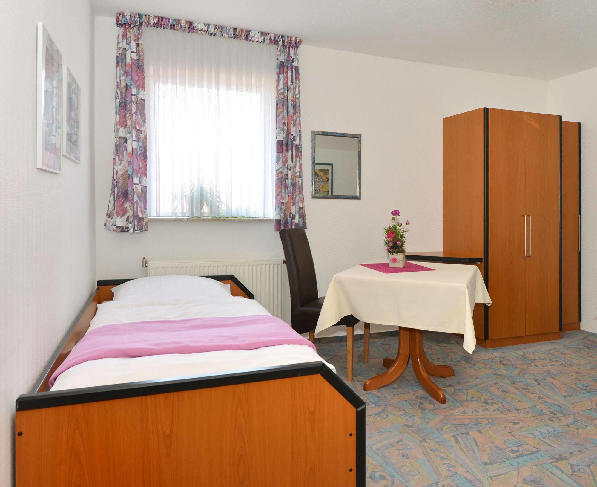 Rhoen-Hotel Sonnenhof - Restaurant & Cafe Poppenhausen Εξωτερικό φωτογραφία