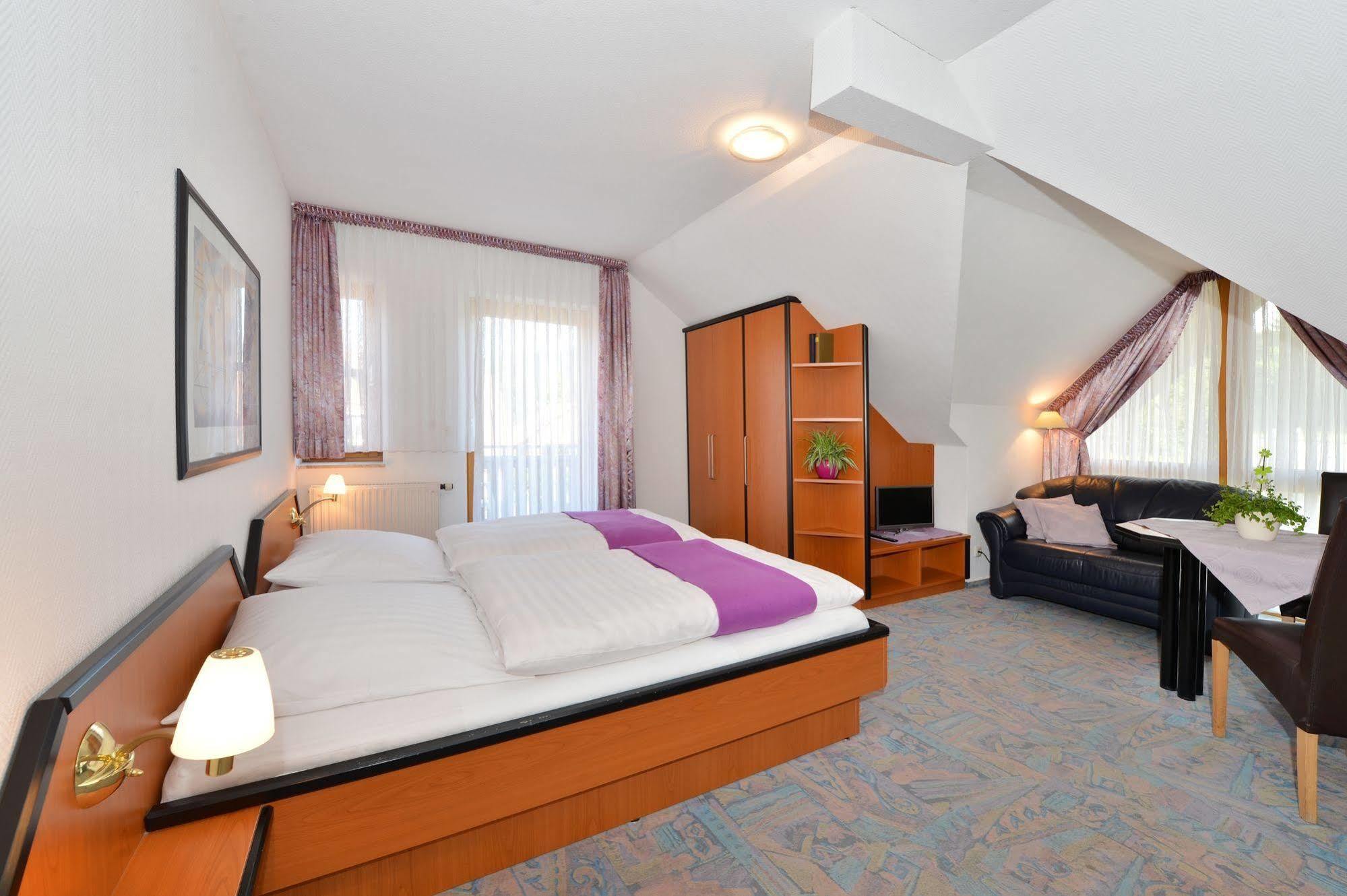 Rhoen-Hotel Sonnenhof - Restaurant & Cafe Poppenhausen Εξωτερικό φωτογραφία