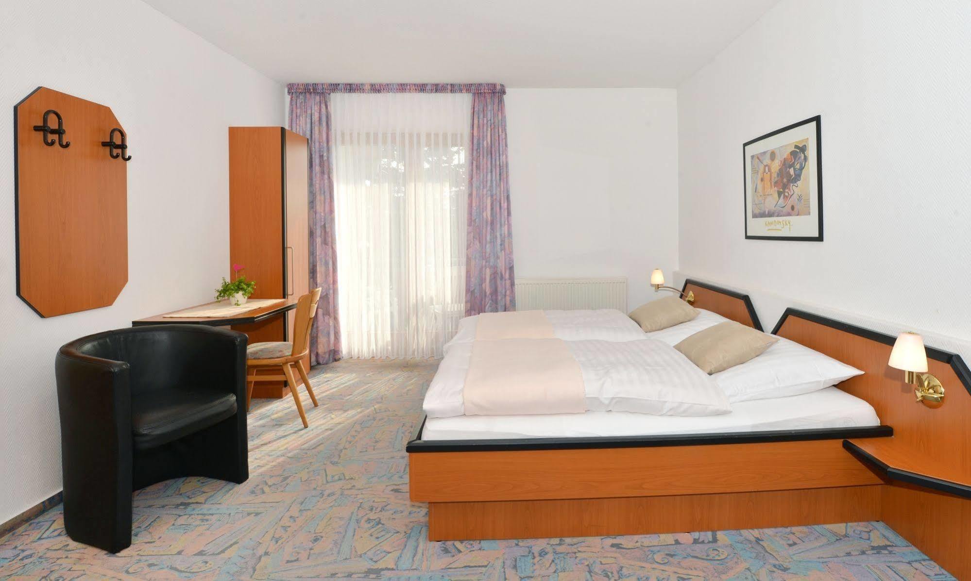 Rhoen-Hotel Sonnenhof - Restaurant & Cafe Poppenhausen Εξωτερικό φωτογραφία